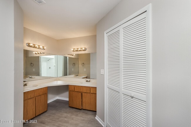 Building Photo - 865 Pine Wood Ave