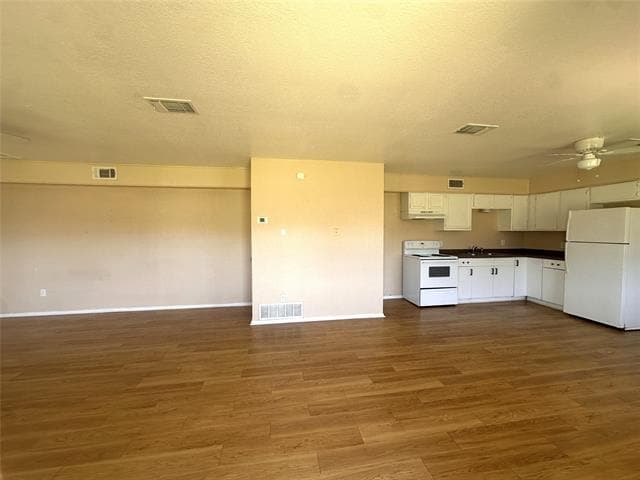 Building Photo - 1814 Spring Lake W