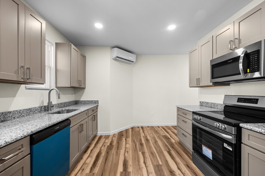 Building Photo - 346 Bennett St