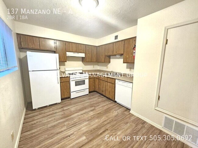 Building Photo - 137 Manzano St NE