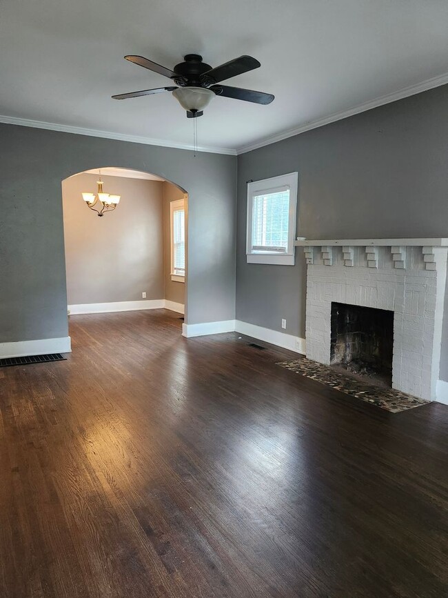 Building Photo - 3 bedroom 1.5 baths in Belvoir Area of Eas...