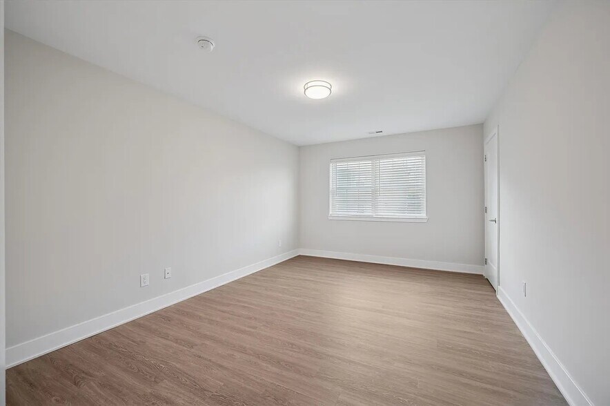 Building Photo - 22 Haws Ln