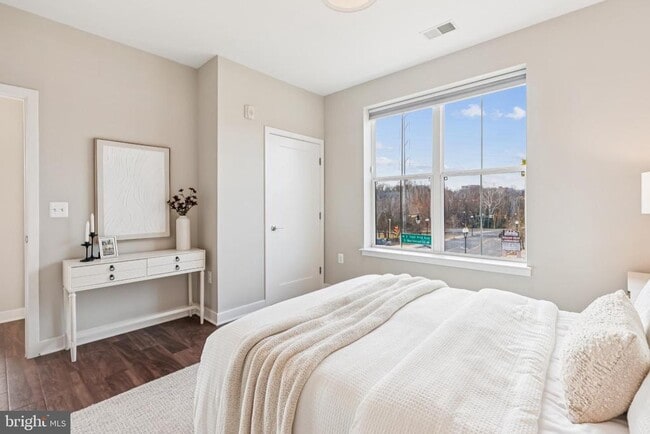 Building Photo - 989 S Buchanan St