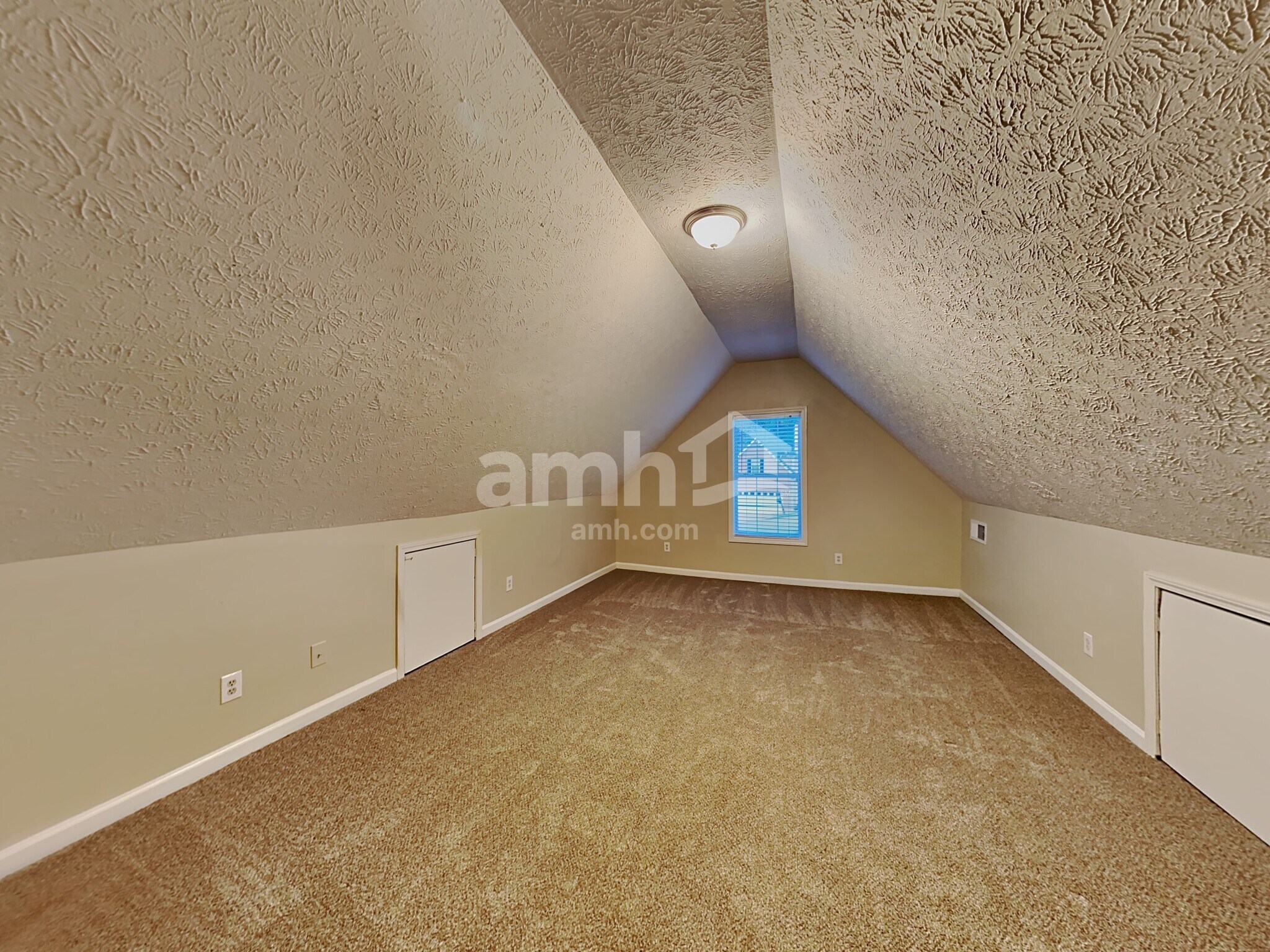 Building Photo - 825 Georgian Hills Dr