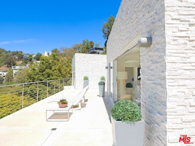 Building Photo - 9422 Readcrest Dr