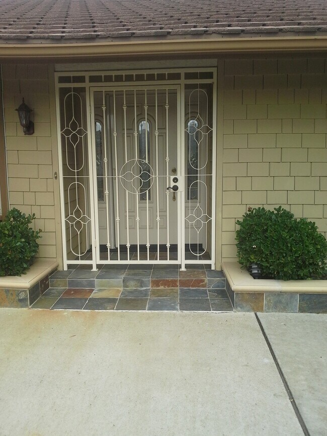 Building Photo - Classic 4Br/2Ba Single Level Home in Rancho Bernardo