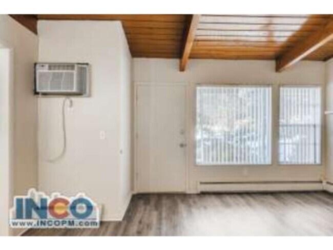 Building Photo - 6075 S Sterne Pkwy