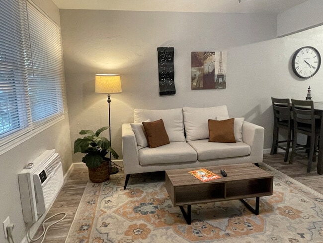 Building Photo - 915 W Weiland Ave