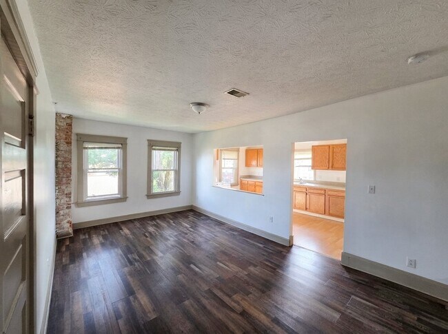 Building Photo - 1421 W 84th St
