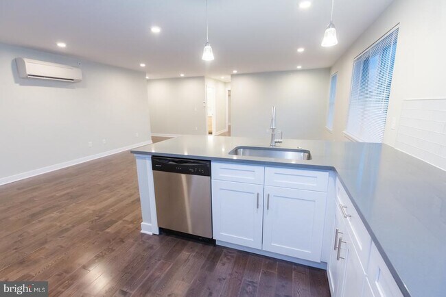 Building Photo - 1228-32 W College Ave