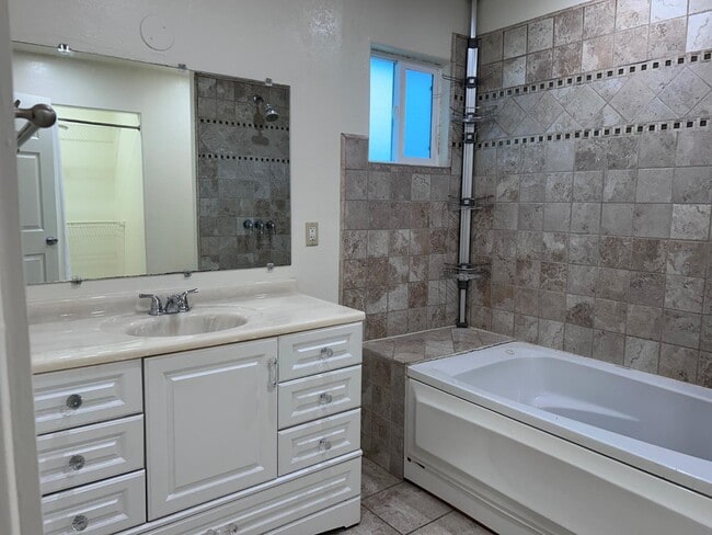 Building Photo - 10431 S Bethel Ave