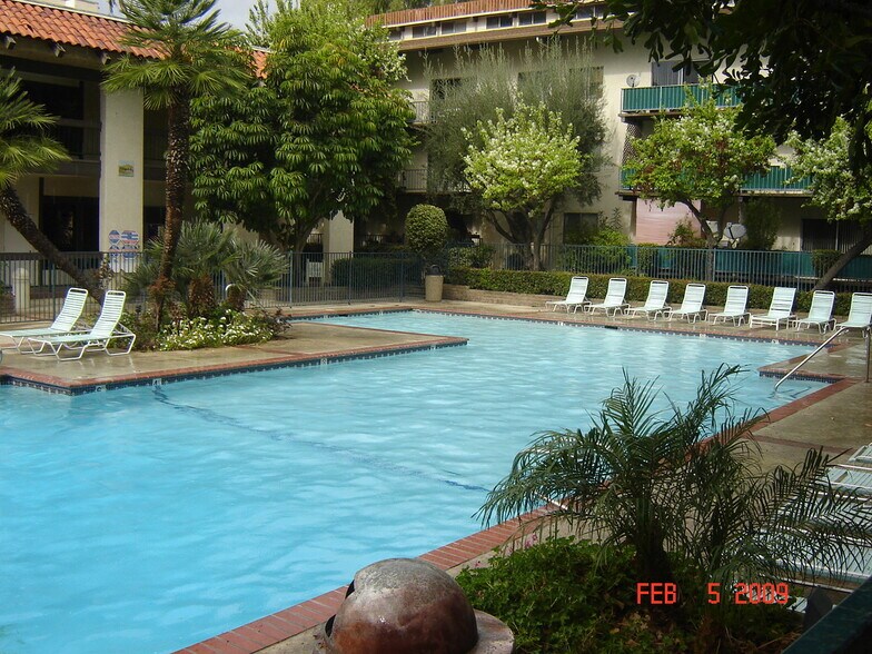 Building Photo - 5460 White Oak Ave