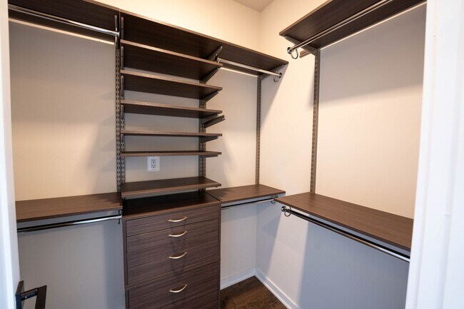 Building Photo - Luxury Reston Rental