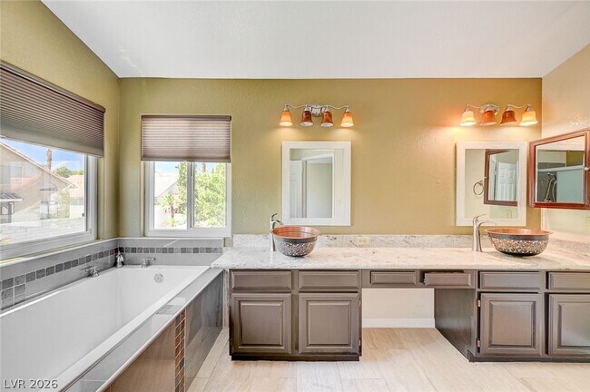 Building Photo - 2733 Brookstone Ct