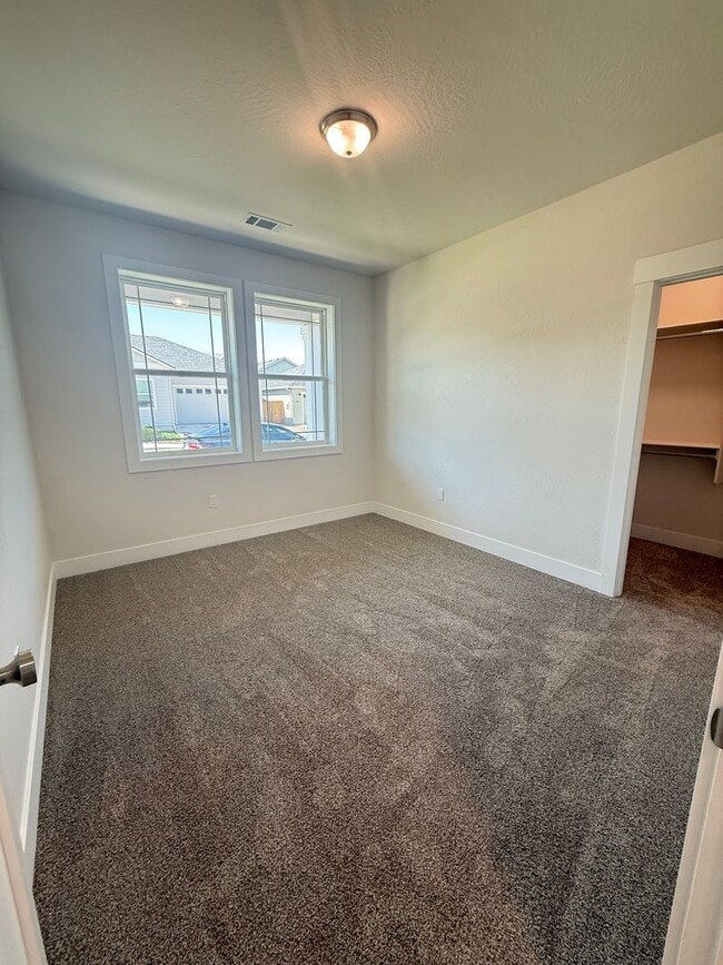 Building Photo - Beautiful New 3 Bed, 2 Bath Home in Northeast Medford