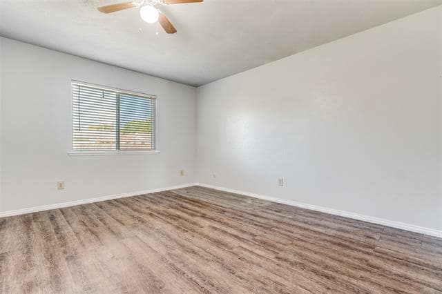 Building Photo - 811 Sunny Slope Dr