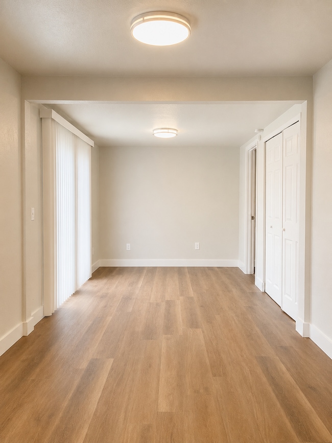 Building Photo - Renovated 3-Bedroom Home with Fenced Yard, Fireplace & In-Unit Laundry