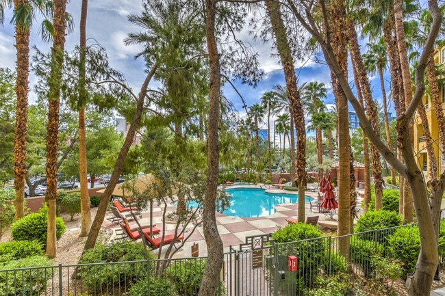 Building Photo - 210 E Flamingo Rd