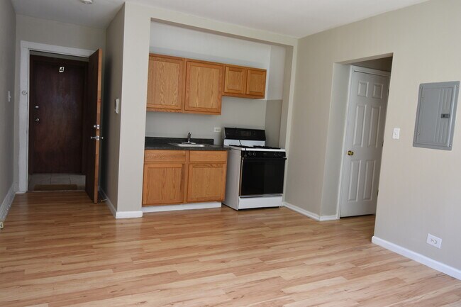 Building Photo - 4421 N Broadway