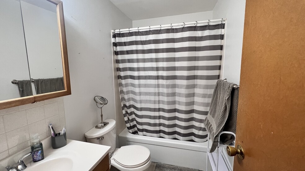 Bath Room - 5310 Godfrey Rd
