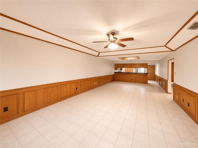 Building Photo - 15 E La Vista Ave