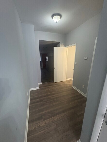 Building Photo - 1520 Argyle Ave