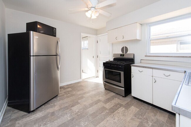 Building Photo - 3071 Neisel Ave