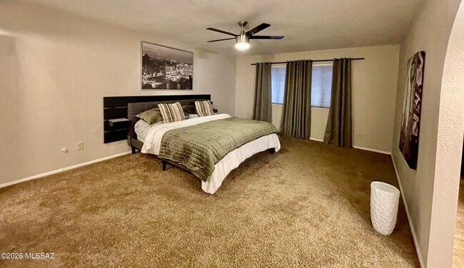 Building Photo - 2434 N Shade Tree Cir