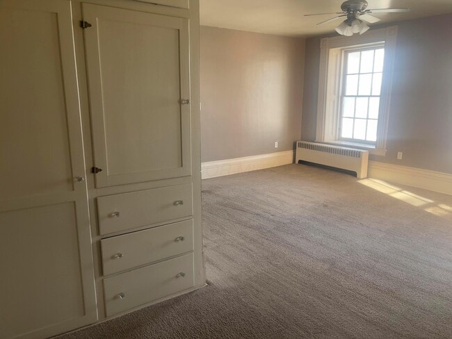 Building Photo - 166 Hudson Ave