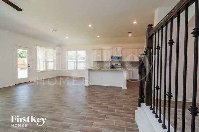 Building Photo - 15122 Arlington Park Ave