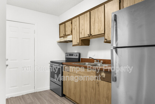 Building Photo - 402 W Columbus Dr