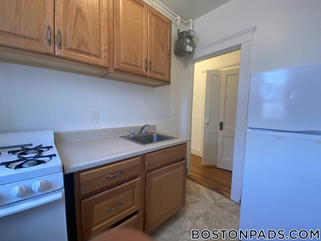 Building Photo - 137 Park Dr