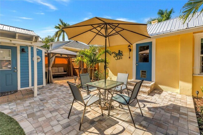 Building Photo - 748 11th Ave N