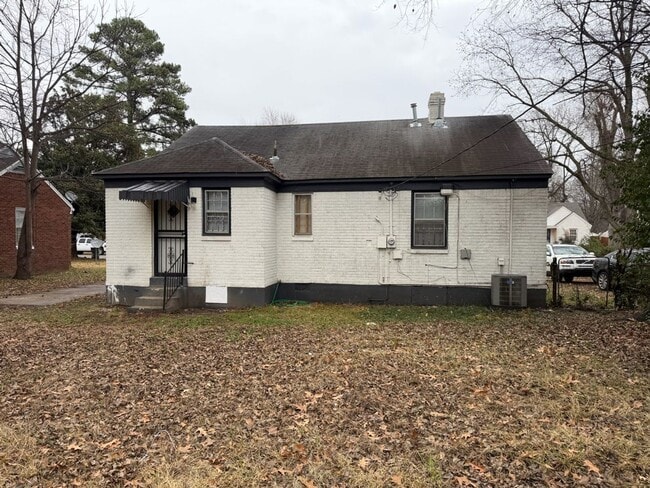 Building Photo - Charming 3-Bed, 1-Bath Home with Spacious Yard