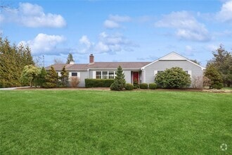 Building Photo - 65 Quogue St