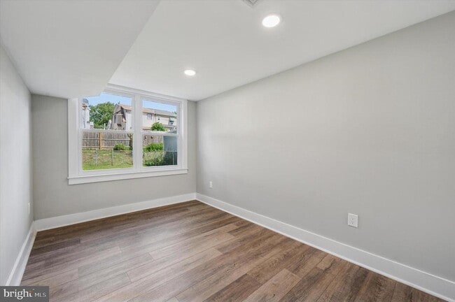 Building Photo - 125 W Berkley Ave