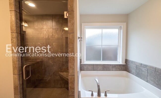 Building Photo - 4-Bed/2.5-Bath/Pet Friendly/Available Now!