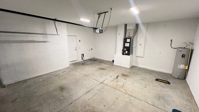 Building Photo - BEAUTIFUL 3 Bedroom, 2 Bathroom Home in Palm Bay!!