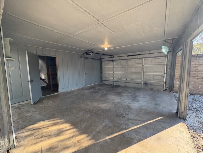 Building Photo - 10607 Staghill Dr