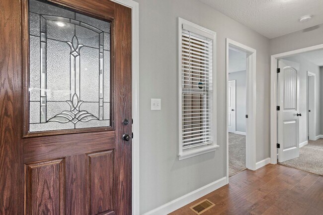 Building Photo - Available Dec 5!