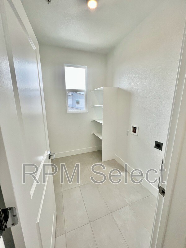 Building Photo - 2604 Atascadero Dr