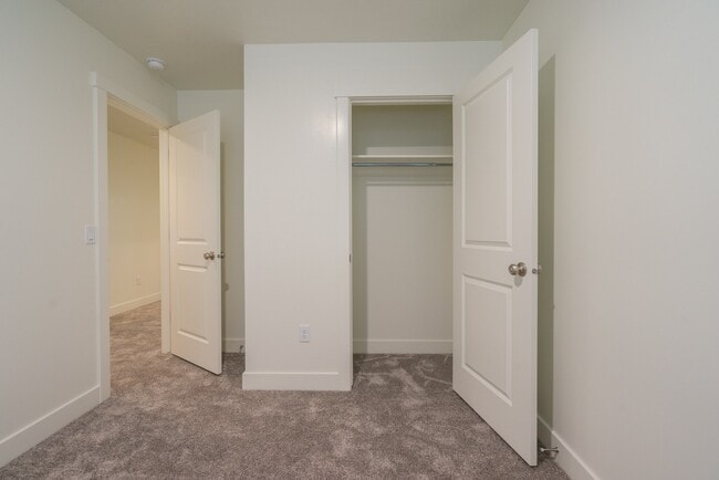 Building Photo - Modern 4-Bed Stand-Alone Home with Fenced Patio