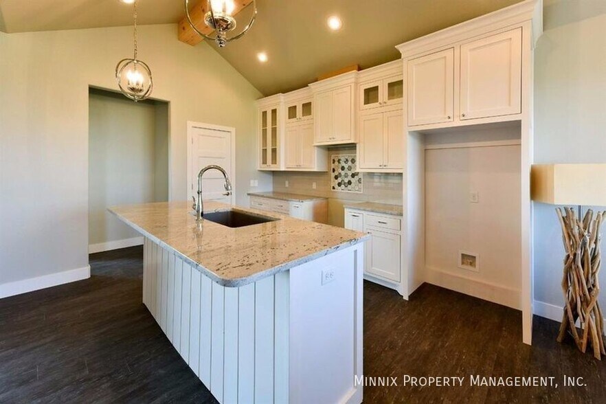 Building Photo - 2103 99th St