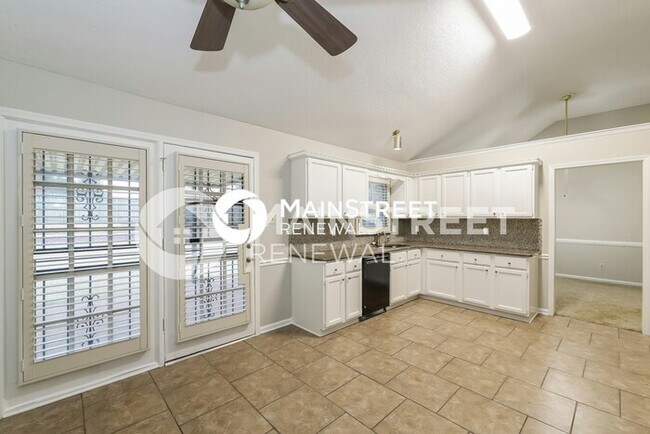 Building Photo - 3 Bedroom Pet-Friendly Home in MEMPHIS, TN with Main Street Renewal