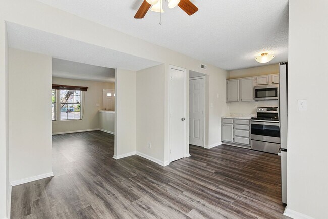 Building Photo - 505 Knollwood Ct