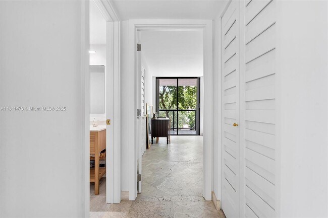 Building Photo - 2575 S Bayshore Dr