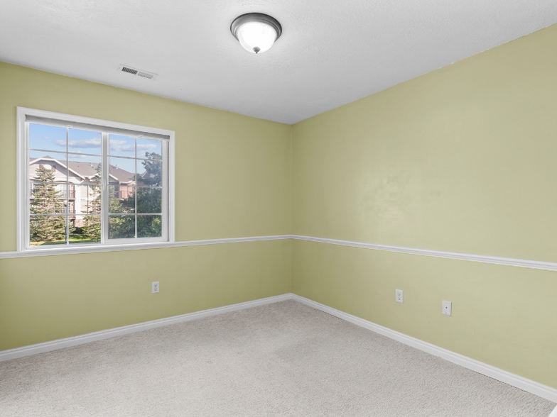 Building Photo - 2119 N Aurora Way