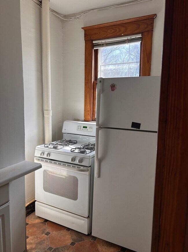 Building Photo - 36 Miles Ave