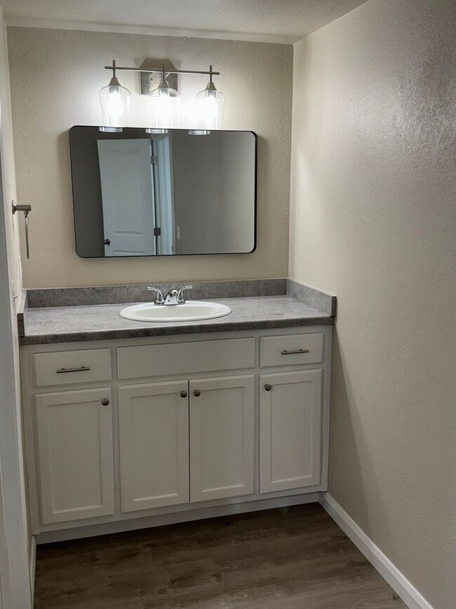 Building Photo - Fully Renovated 3 Bedroom Duplex in the he...