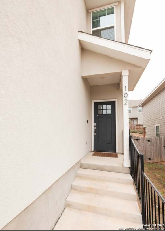 Building Photo - 7508 Magnolia Village